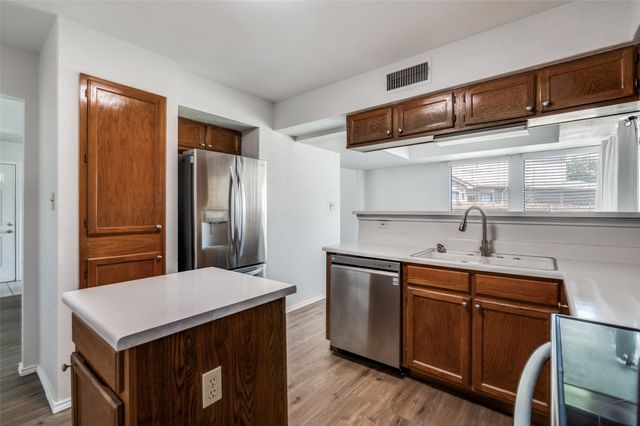 5401 Whisper Glen Drive, Arlington, TX 76017