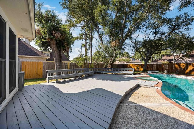 5211 Gladehill Drive, Houston, TX 77345