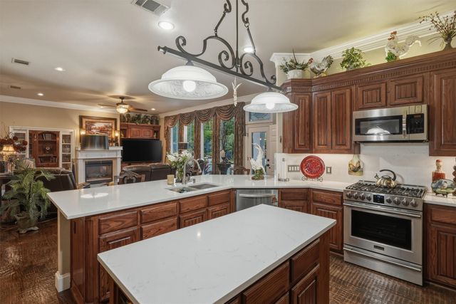 107 Nob Hill Lane, Ovilla, TX 75154