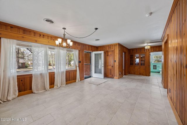 302 Oak Drive, Washington, NC 27889