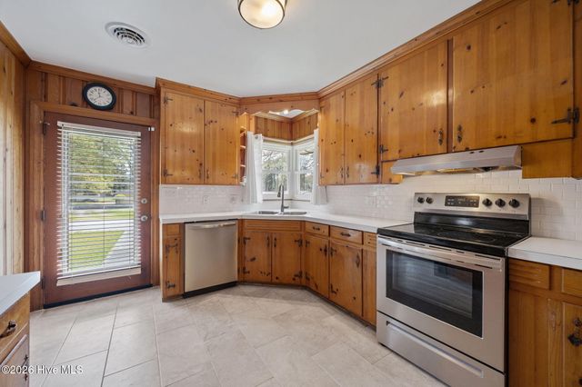 302 Oak Drive, Washington, NC 27889