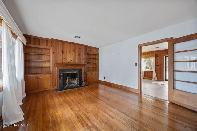 302 Oak Drive, Washington, NC 27889