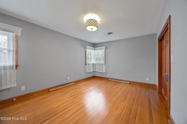 302 Oak Drive, Washington, NC 27889