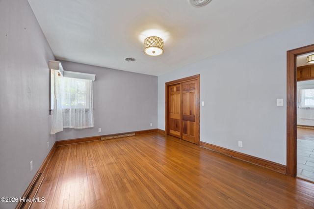 302 Oak Drive, Washington, NC 27889