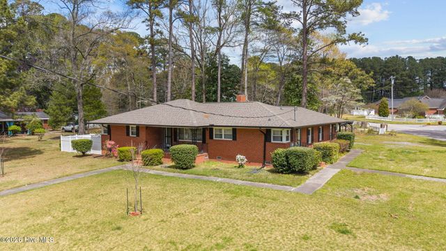 302 Oak Drive, Washington, NC 27889
