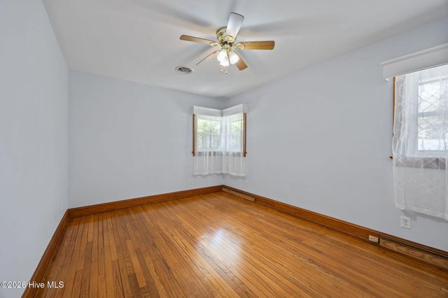 302 Oak Drive, Washington, NC 27889