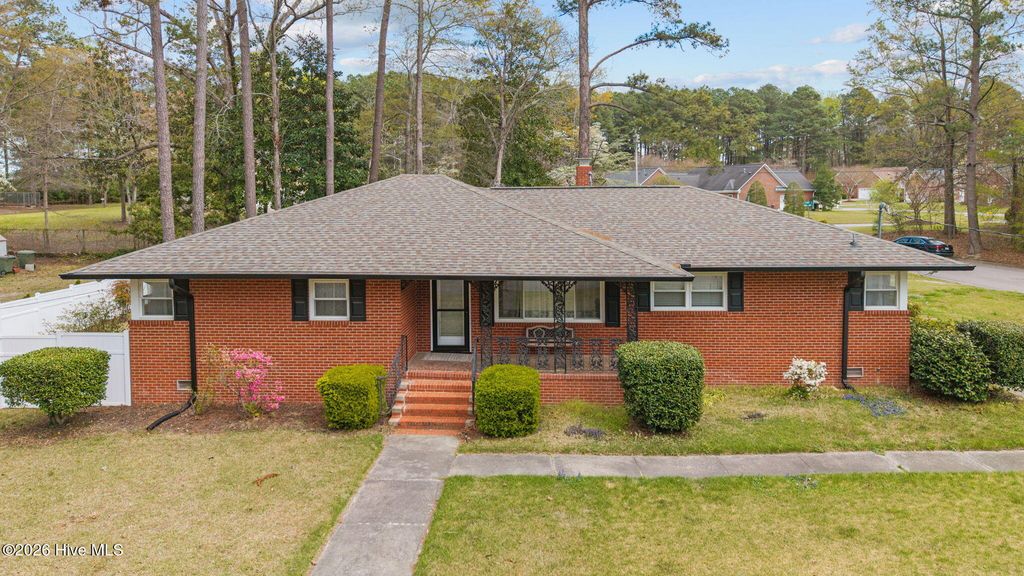 302 Oak Drive, Washington, NC 27889
