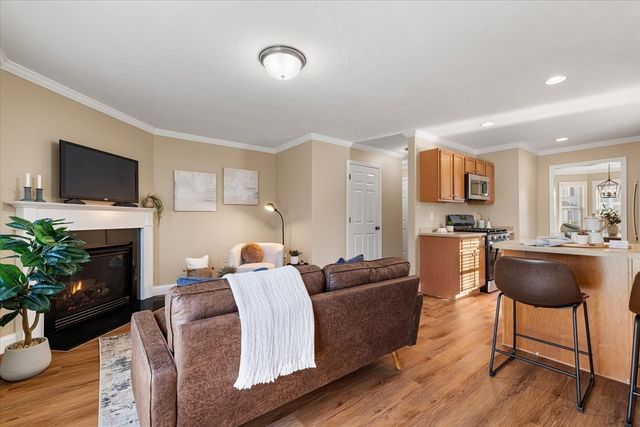 1 Juneberry Ln 82, Worcester, MA 01606