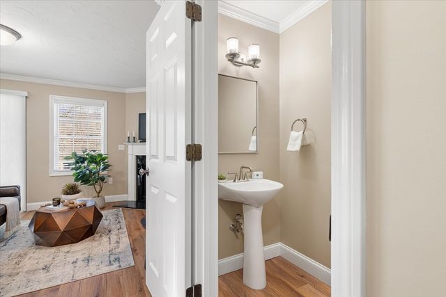 1 Juneberry Ln 82, Worcester, MA 01606