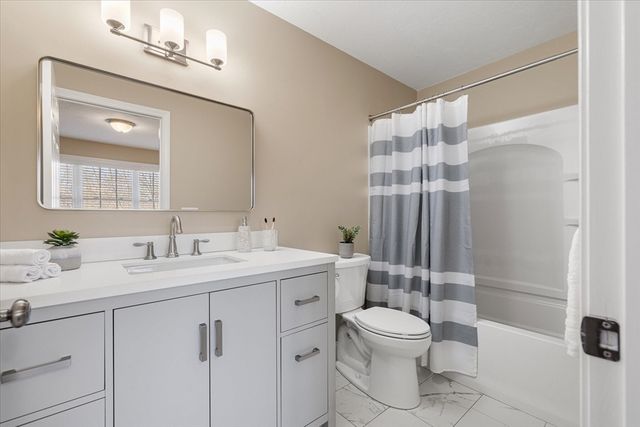 1 Juneberry Ln 82, Worcester, MA 01606