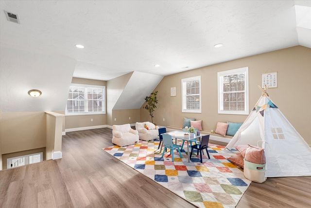 1 Juneberry Ln 82, Worcester, MA 01606