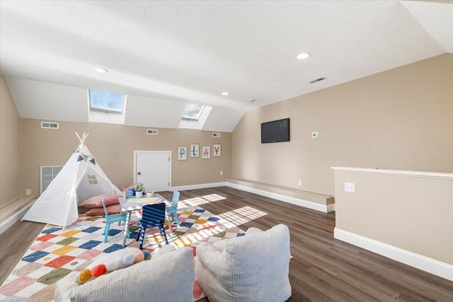 1 Juneberry Ln 82, Worcester, MA 01606