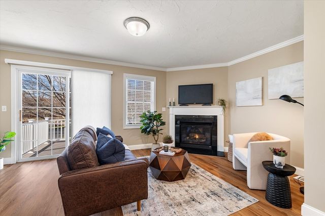 1 Juneberry Ln 82, Worcester, MA 01606