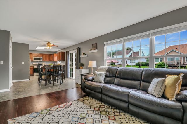 2145 Whitetail Drive, Aurora, IL 60503