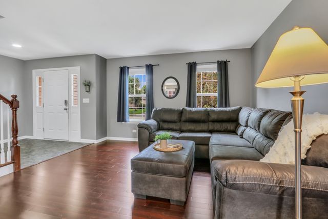 2145 Whitetail Drive, Aurora, IL 60503