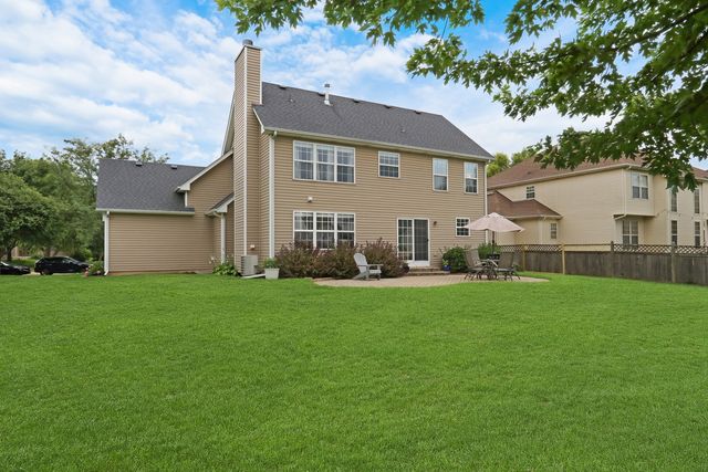 2145 Whitetail Drive, Aurora, IL 60503