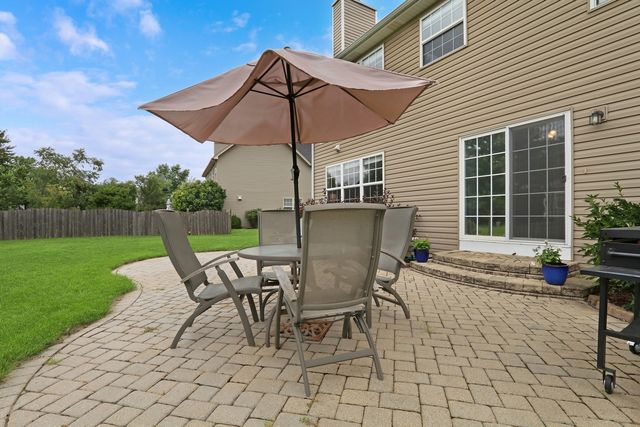 2145 Whitetail Drive, Aurora, IL 60503