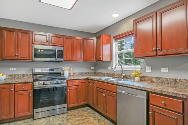 2145 Whitetail Drive, Aurora, IL 60503