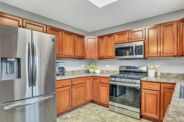 2145 Whitetail Drive, Aurora, IL 60503