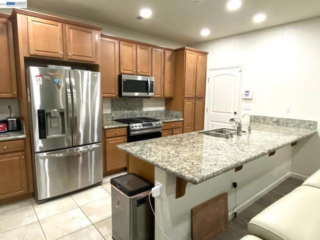 277 W Saint Francis Ave, Mountain House, CA 95391