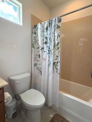 277 W Saint Francis Ave, Mountain House, CA 95391