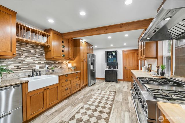 12506 Holmes Point Drive NE, Kirkland, WA 98034