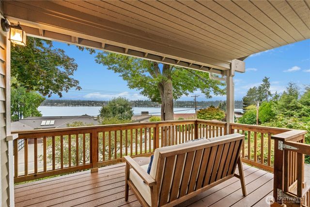 12506 Holmes Point Drive NE, Kirkland, WA 98034