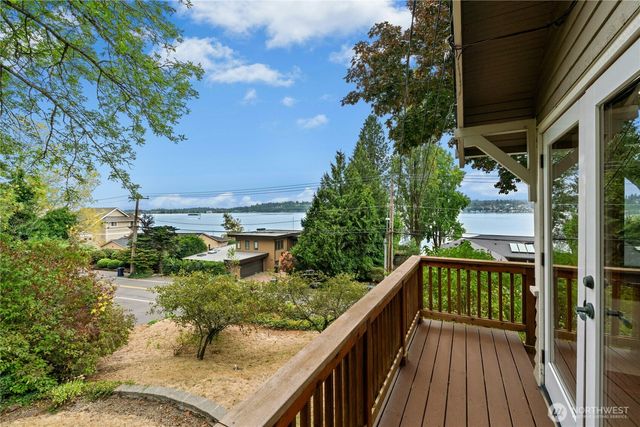 12506 Holmes Point Drive NE, Kirkland, WA 98034