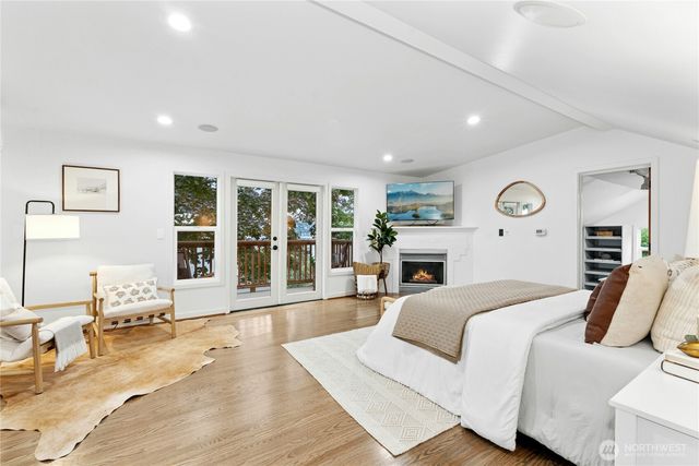 12506 Holmes Point Drive NE, Kirkland, WA 98034