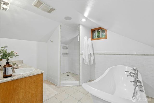 12506 Holmes Point Drive NE, Kirkland, WA 98034