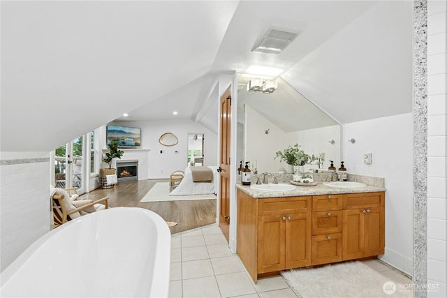 12506 Holmes Point Drive NE, Kirkland, WA 98034