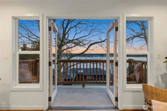 12506 Holmes Point Drive NE, Kirkland, WA 98034