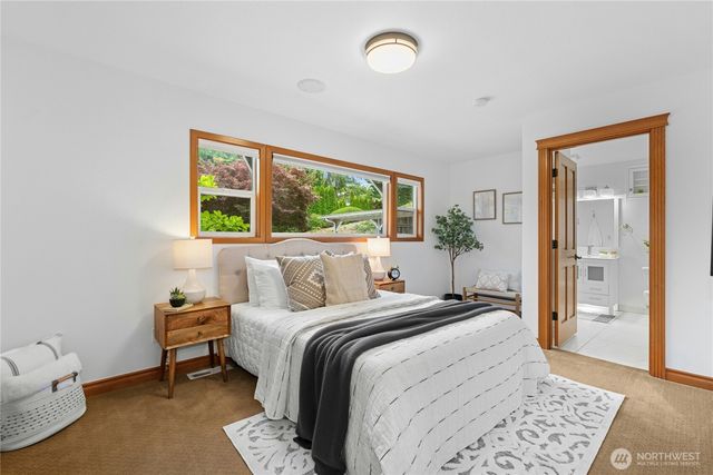 12506 Holmes Point Drive NE, Kirkland, WA 98034