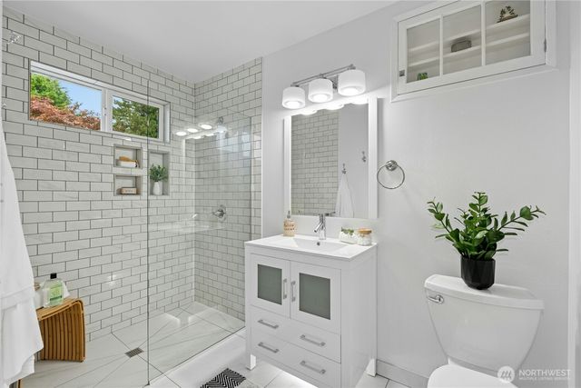 12506 Holmes Point Drive NE, Kirkland, WA 98034