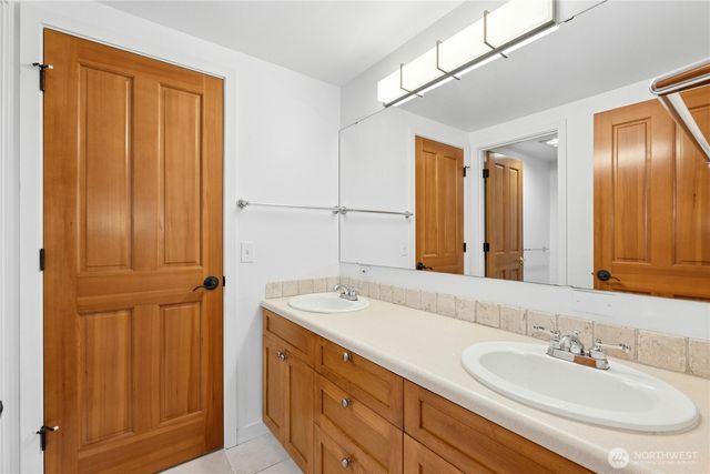 12506 Holmes Point Drive NE, Kirkland, WA 98034