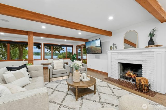 12506 Holmes Point Drive NE, Kirkland, WA 98034