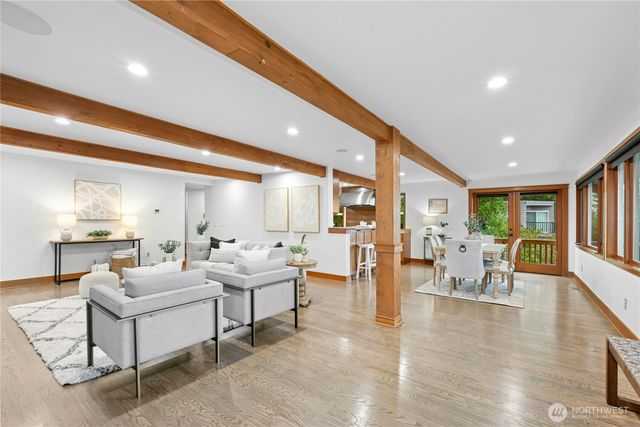 12506 Holmes Point Drive NE, Kirkland, WA 98034