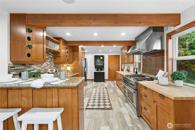 12506 Holmes Point Drive NE, Kirkland, WA 98034