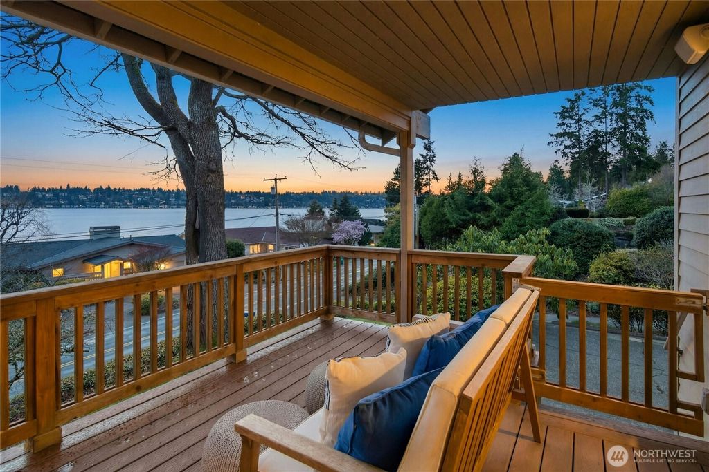 12506 Holmes Point Drive NE, Kirkland, WA 98034