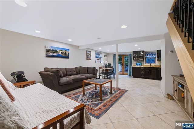 423 West Avenue, Northvale, NJ 07647