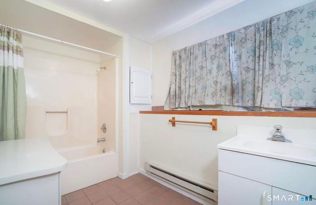 15 Don Mar Court, North Haven, CT 06473