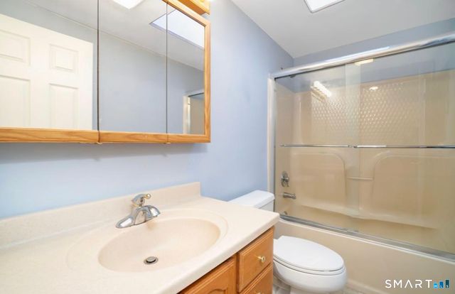 15 Don Mar Court, North Haven, CT 06473