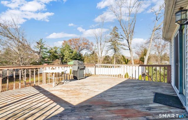 15 Don Mar Court, North Haven, CT 06473