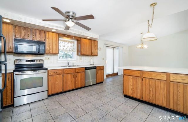 15 Don Mar Court, North Haven, CT 06473