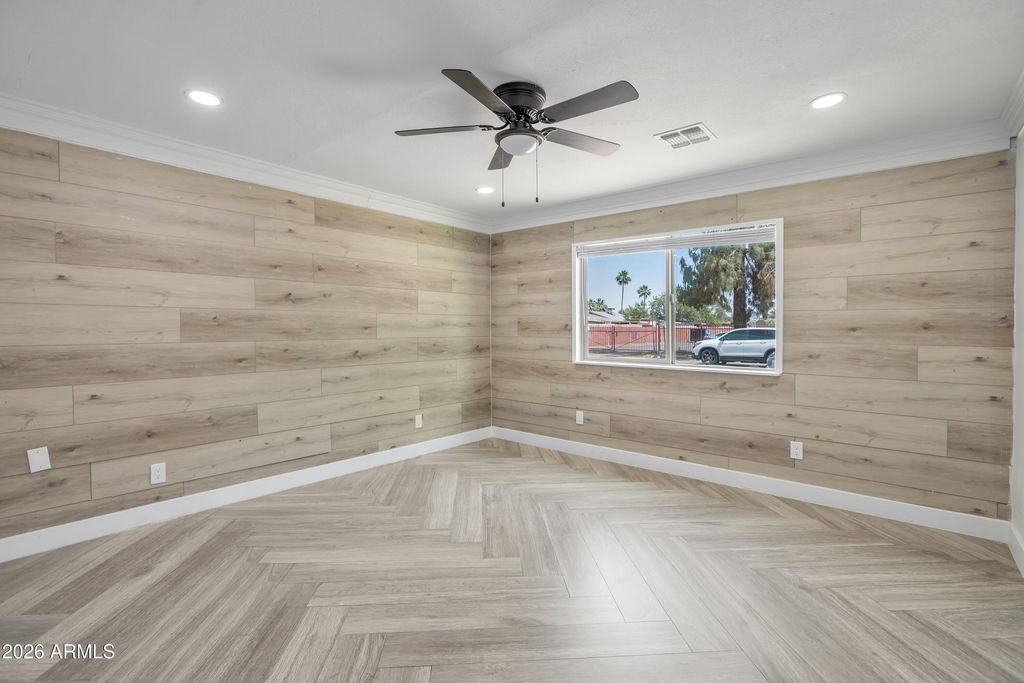 Image 10 of property listing at 5050 N 41st Drive, Phoenix, AZ 85019