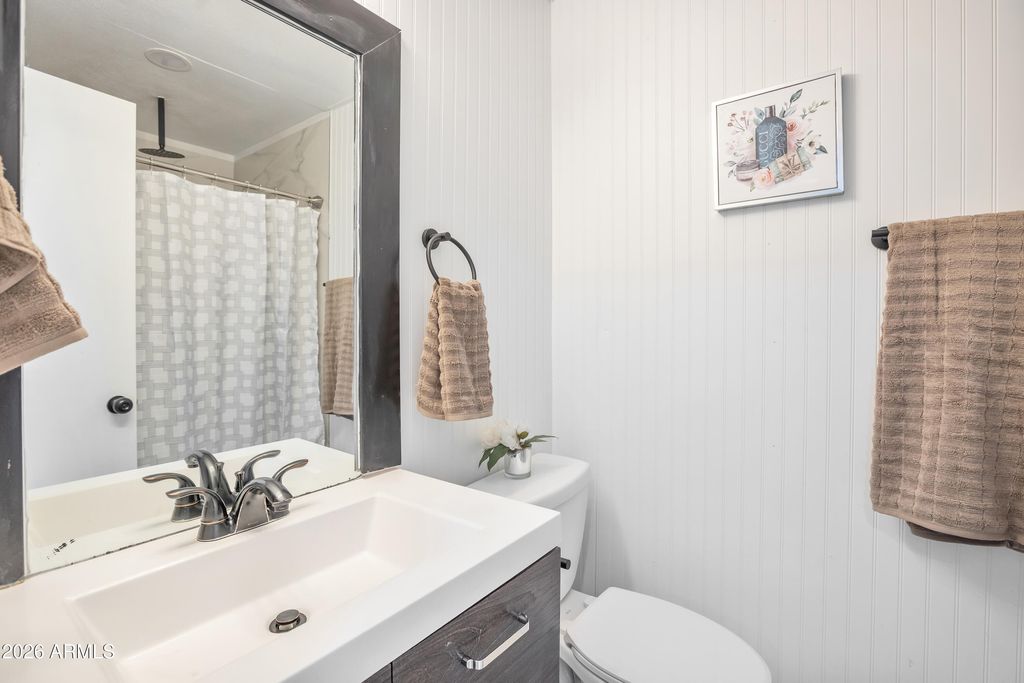 Image 11 of property listing at 5050 N 41st Drive, Phoenix, AZ 85019