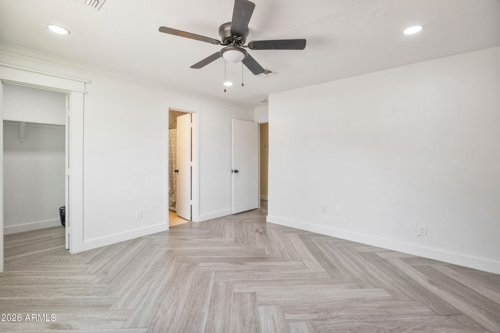 Image 12 of property listing at 5050 N 41st Drive, Phoenix, AZ 85019