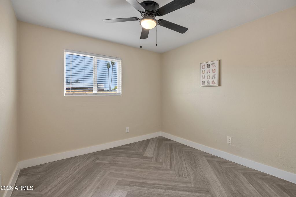 Image 13 of property listing at 5050 N 41st Drive, Phoenix, AZ 85019