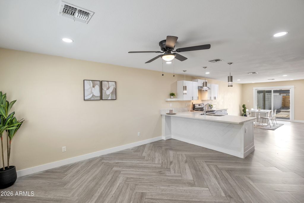 Image 3 of property listing at 5050 N 41st Drive, Phoenix, AZ 85019