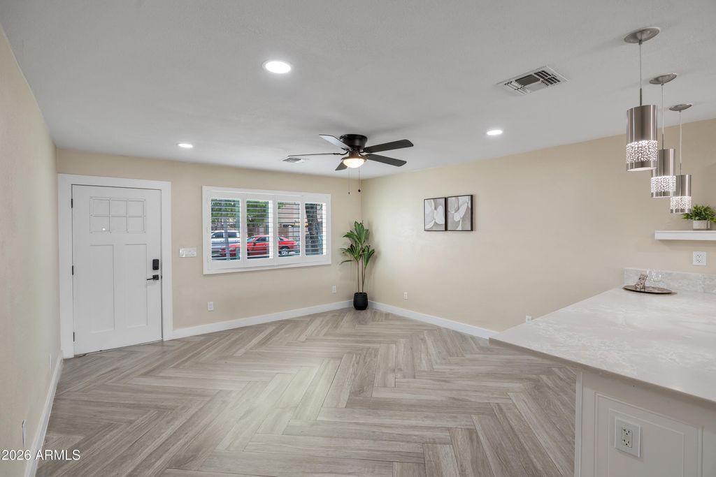 Image 5 of property listing at 5050 N 41st Drive, Phoenix, AZ 85019